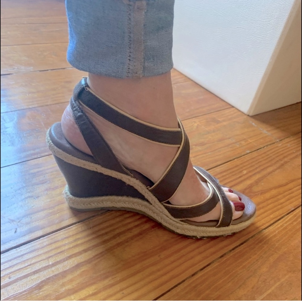 Ugg ankle strap heels size 9 brown and tan